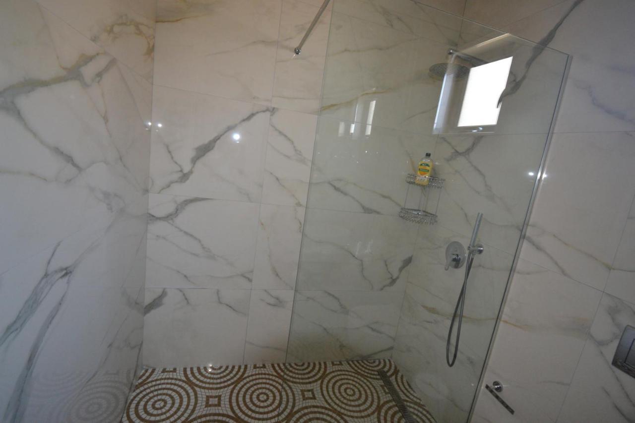 Luxury Penthouse B&E Apartment Sarande Exterior photo