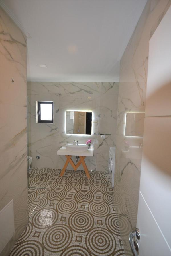 Luxury Penthouse B&E Apartment Sarande Exterior photo